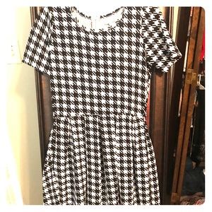 Lularoe Houndstooth Amelia